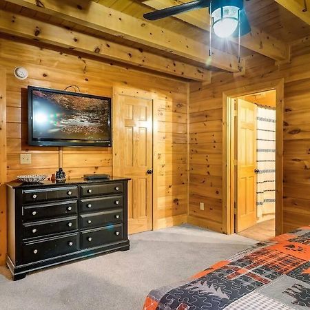 Cabin-N-Smokys! Indoor Resort Pool Views Hot Tub Game Room Sevierville Exterior photo