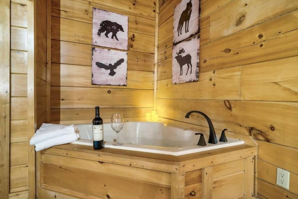 Cabin-N-Smokys! Indoor Resort Pool Views Hot Tub Game Room Sevierville Exterior photo