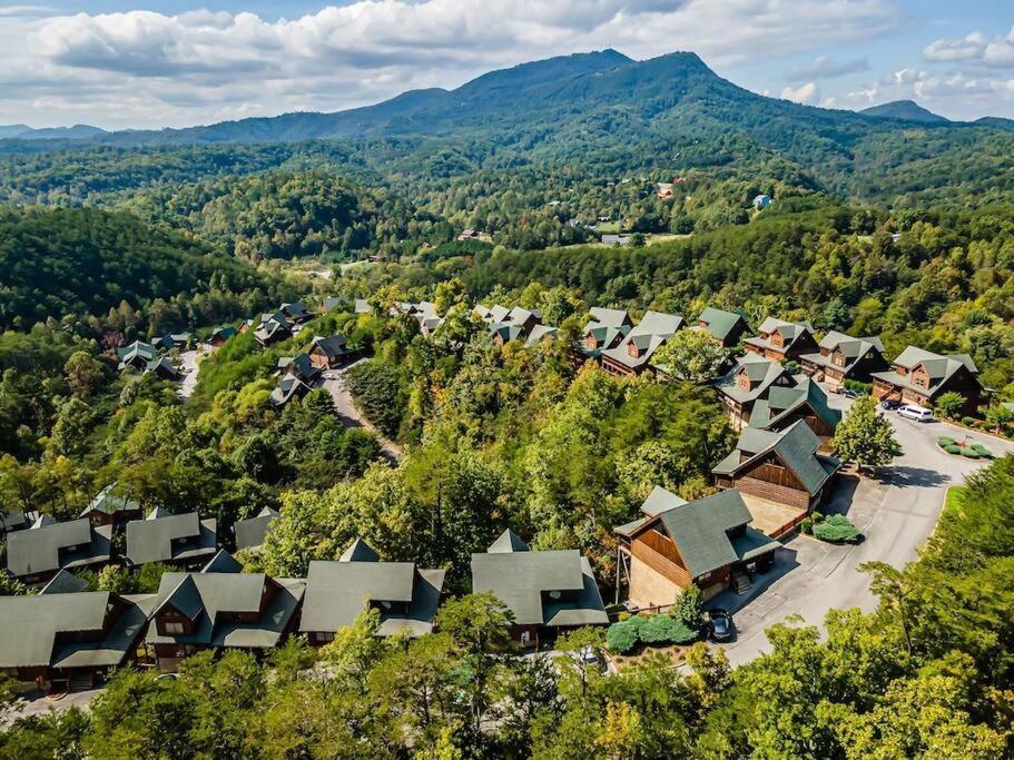 Cabin-N-Smokys! Indoor Resort Pool Views Hot Tub Game Room Sevierville Exterior photo