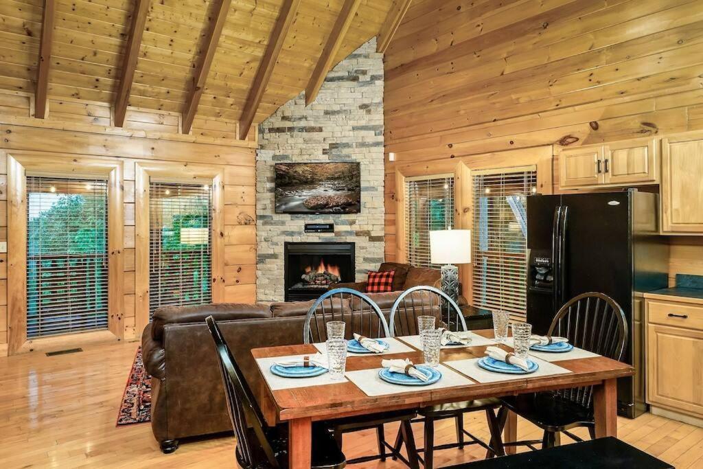 Cabin-N-Smokys! Indoor Resort Pool Views Hot Tub Game Room Sevierville Exterior photo