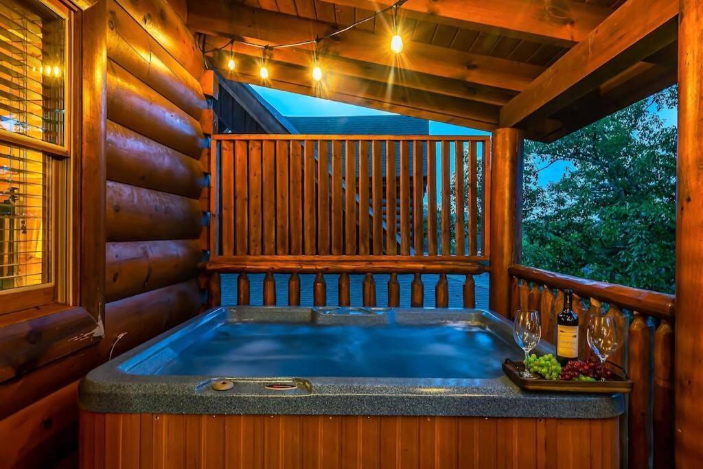 Cabin-N-Smokys! Indoor Resort Pool Views Hot Tub Game Room Sevierville Exterior photo