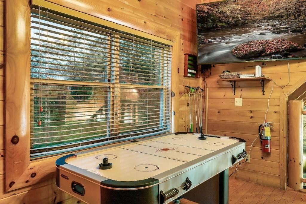 Cabin-N-Smokys! Indoor Resort Pool Views Hot Tub Game Room Sevierville Exterior photo